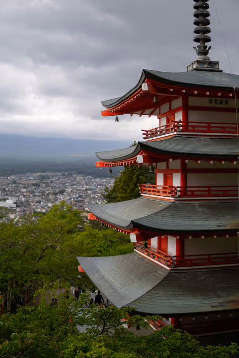 Vestir kimono por Higashiyama